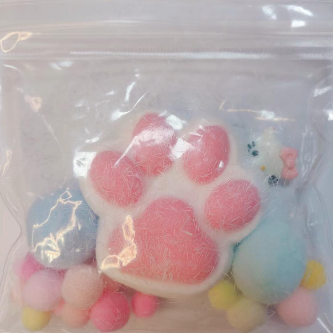 0004 handmade cat paw pink